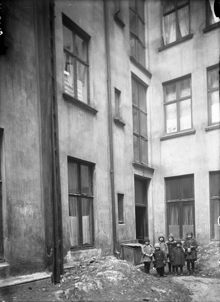 <Bakgården 1920